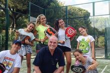 Família Balsemão junta-se em campo de padel após homenagem no cemitério