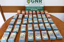 Foge por ter 200 mil euros no carro e tenta atropelar GNR em Almada