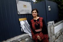 A embaixadora da Palestina em Portugal, Rawan Sulaiman, durante a cerimónia de troca da placa