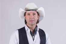 Homem faz-se passar pelo cantor Zé Amaro e com juras de amor saca 250 mil euros