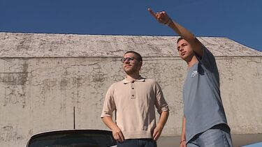 "Era a vida dele ou a casa. Tive que o convencer a sair": Jovens salvam casal de idosos de incêndio