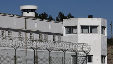 Motorista de TVDE ameaçada para fazer entrar droga na prisão de Caxias