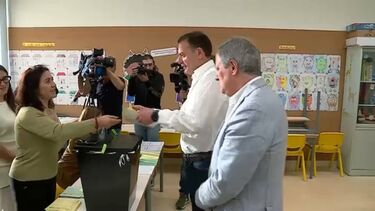 Luís Montenegro já votou em Espinho