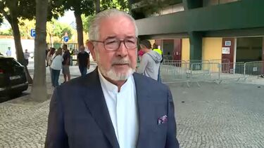 "Tenho esperança que a abstenção diminuia": Isaltino Morais já votou no município de Oeiras