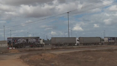 Ajuda humanitária começa a entrar em Gaza a partir do Egito 