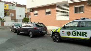 Homem mata mãe e barrica-se em casa durante a madrugada em Palhais