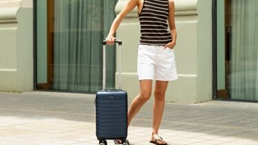 Acedem à conta de empresa de viagens e efetuam várias reservas sem autorização. Foram constituídos arguidos por burla