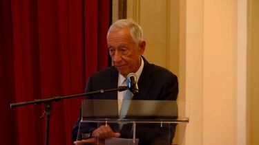 Marcelo Rebelo de Sousa desafia encenador Ricardo Pais a permanecer mais uma década em atividade 