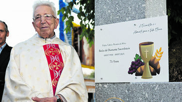 Dupla detida pela GNR suspeita de roubar padre mais antigo do mundo