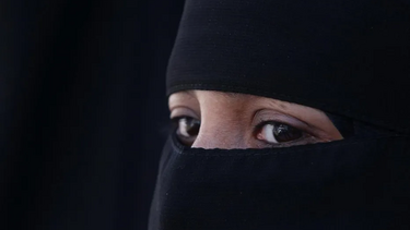 Parlamento aprova proibição da burca em espaços públicos em Portugal