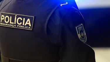 Arromba bares das docas de Lisboa para furtar bebidas alcoólicas