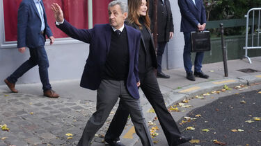 Nicolas Sarkozy sai em liberdade sob supervisão