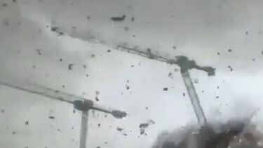 Força de tornado destrói postos de eletricidade em Paris  