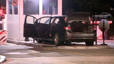 Homem detido após lançar carro contra barreiras de segurança da Casa Branca  