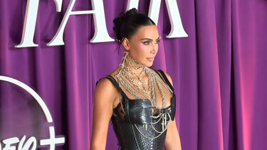 Kim Kardashian brilha em Londres na apresentação da série 'All's Fair'