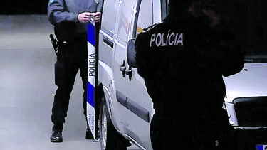 Amante mata com 30 facadas em garagem em Alverca