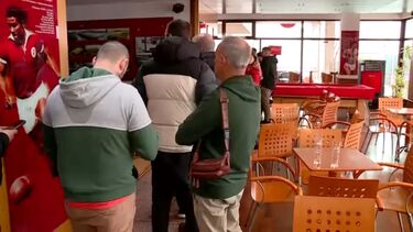 Urnas abrem com algum atraso na casa do Benfica de Paredes 