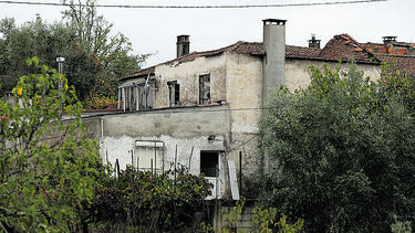 Mulher perde a casa em incêndio em Arganil