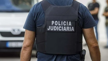 Incêndio em prédio em Lisboa deixa 8 desalojados. Terão sido encontrados 17 mil euros na casa onde o fogo deflagrou