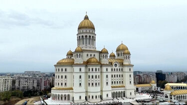 Demorou 15 anos a ser construída: Uma das maiores igrejas cristãs ortodoxas do mundo reabre ao público na Roménia 