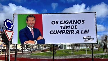 Tribunal manda retirar cartazes do Chega sobre ciganos