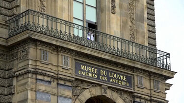 Tudo o que se sabe sobre a investigação ao roubo no Museu do Louvre