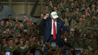 Trump mostra dotes de dança pela segunda vez durante a sua visita à Ásia. Veja as imagens   