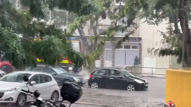 Chuva intensa na região de Lisboa deixa estrada em Tercena neste estado em poucos minutos