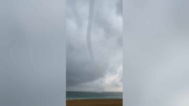 Imagens mostram tromba de água na praia de Alvor no Algarve