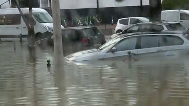 Rua completamente alagada devido ao mau tempo em Faro