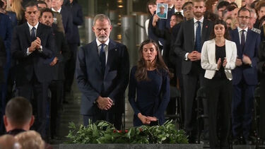 Um ano após as inundações em Valência: Rei de Espanha participa em cerimónia em memória das vítimas da catástrofe