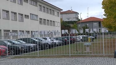 Jovens libertam gás pimenta em escola secundária em Chaves e causam o pânico
