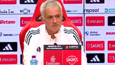 Mourinho brinca com Pedro Neves de Sousa: «Ou pagam-te muito bem ou és uma máquina»