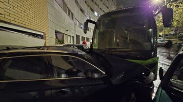 Autocarro desgovernando abalroa vários carros em Bragança. Veículo estava sem condutor