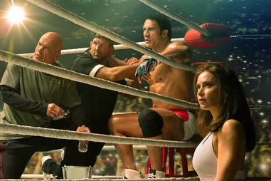 Dwayne Johnson no ringue em "The Smashing Machine: Coração de Lutador"