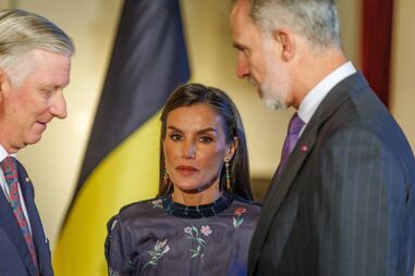 Rei Filipe VI e rainha Letizia de Espanha com o rei Filipe da Bélgica num evento