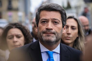 Embaixada do Bangladesh pede explicações sobre cartazes do Chega