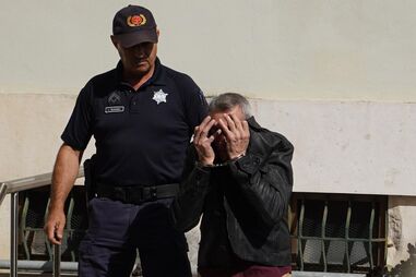 Nega ter matado vizinho e revela ter sido abusado por ele em criança