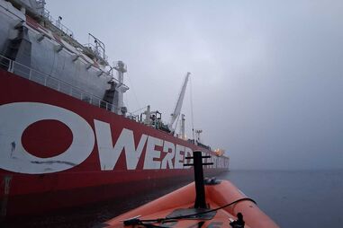Homem com dificuldades respiratórias resgatado de navio mercante em Aveiro