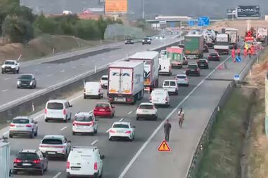 Colisão causa fila de trânsito extensa na A1, condicionando o tráfego por horas