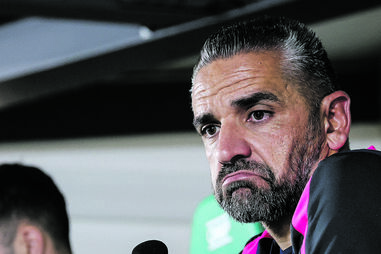 O treinador durante a conferência de imprensa 