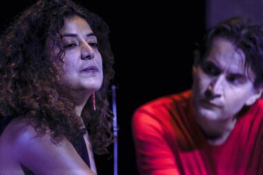 Shahd Wadi e Elmano Sancho em 'O Meu Super-Herói'