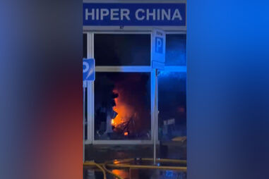 Incêndio deflagra em loja em Setúbal. Há dois bombeiros feridos