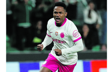 Chamado a pouco mais de meia hora do fim, Geny Catamo mudou o jogo 