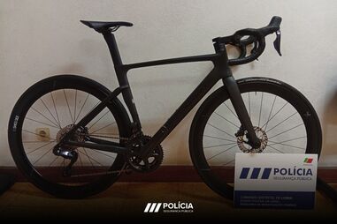 PSP de Leiria recupera bicicleta de luxo que foi furtada numa loja