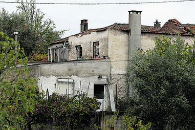 Mulher perde a casa em incêndio em Arganil