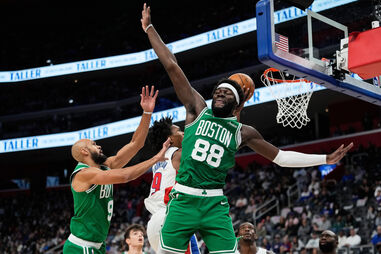 Neemias Queta marcou quatro pontos na derrota dos Celtics contra os Detroit Pistons