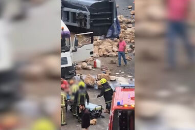 Um ferido em despiste de camião em Alcabideche. A5 cortada no sentido Lisboa - Cascais