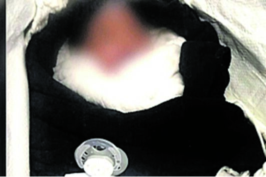 Mãe que deixou bebé com um dia de vida à porta dos Sapadores de Leiria fez o próprio parto em casa