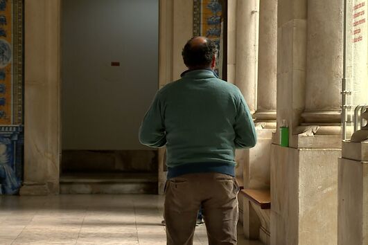 Arguido à saída no Tribunal de Coimbra onde foi absolvido